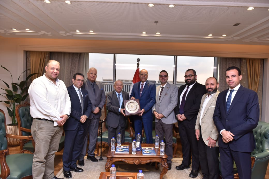 وزير القوى العامله 